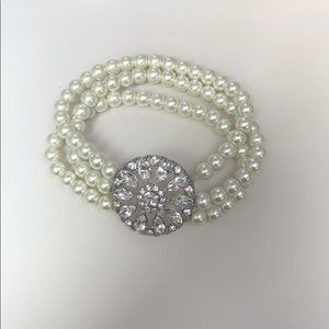 Bridal bracelet pearl and rhinestone